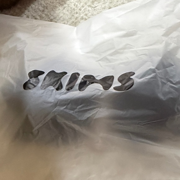 [Skims] NWT Smoothing Full Coverage Lightly Lined Bra - Picture 6 of 7